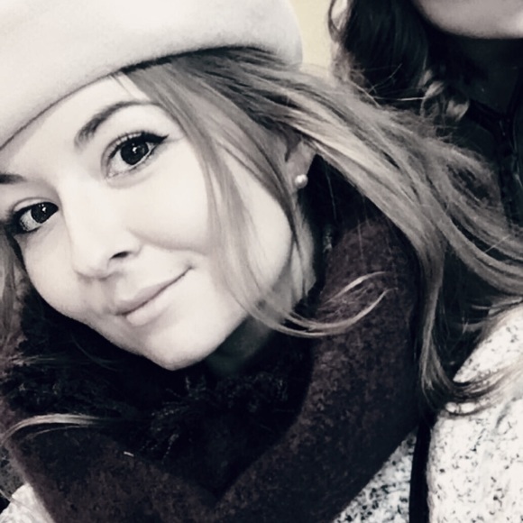 Meet your Posher, Thaïs - Picture 1 of 1